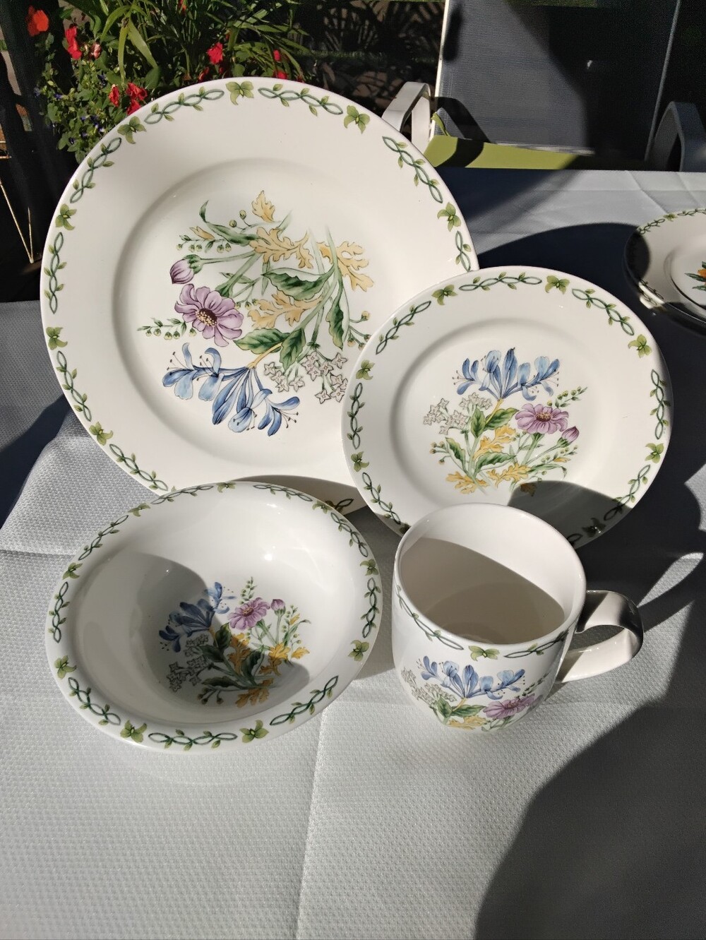 Thomson Pottery 4 Piece Set Floral Garden Stoneware